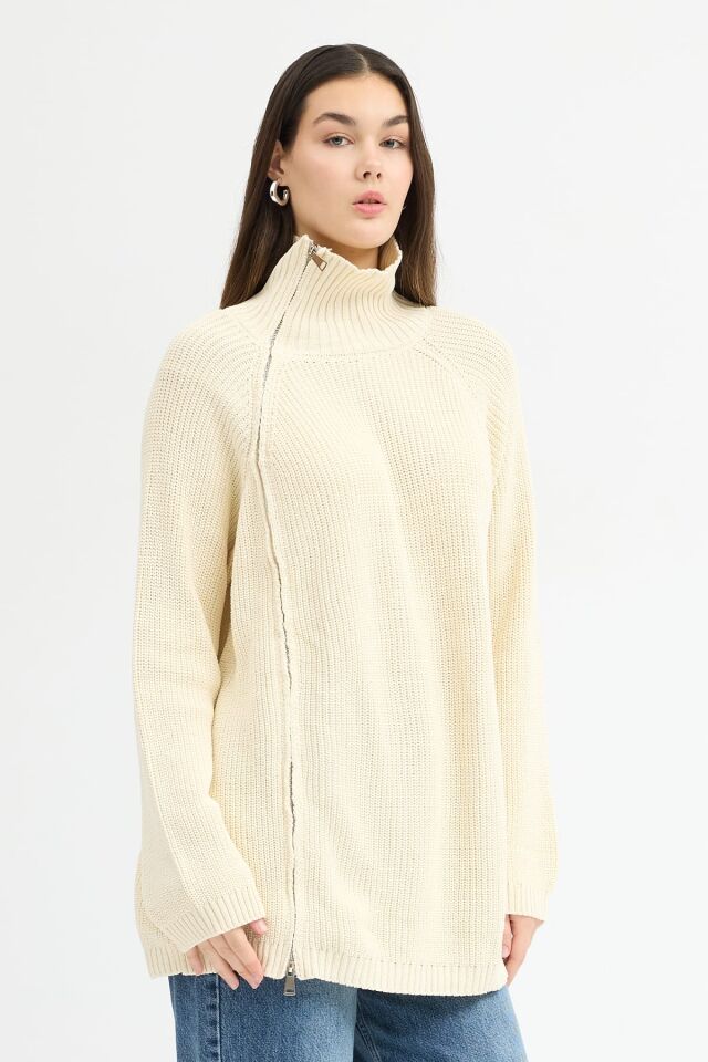 Ekru fermuarlı kazak