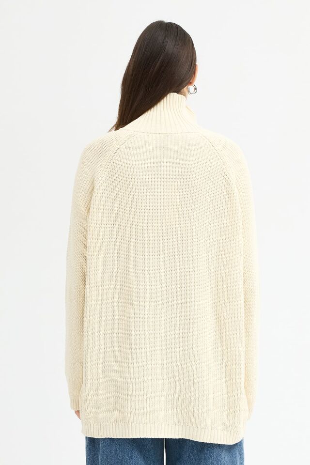 Ekru fermuarlı kazak