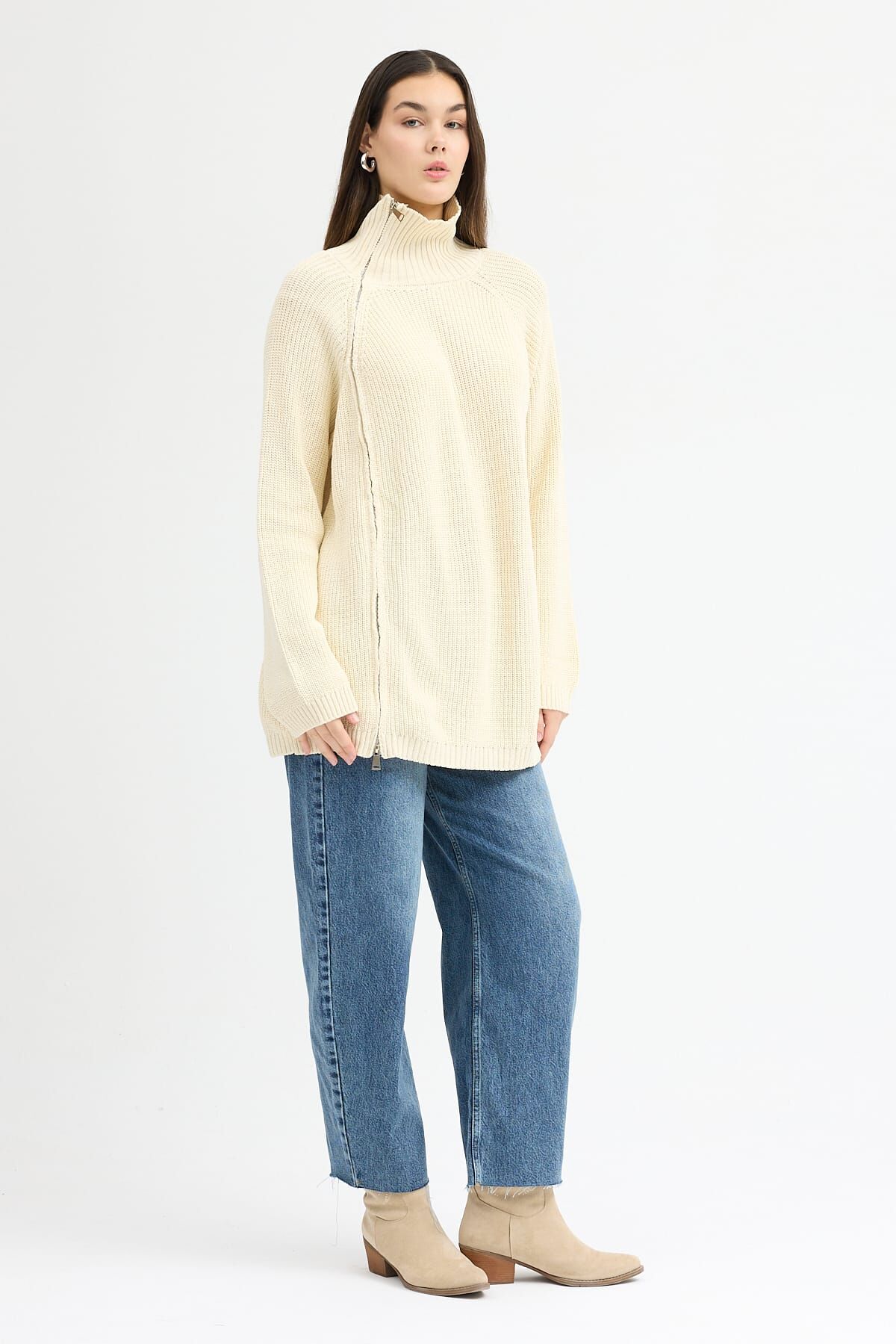 Ekru fermuarlı kazak