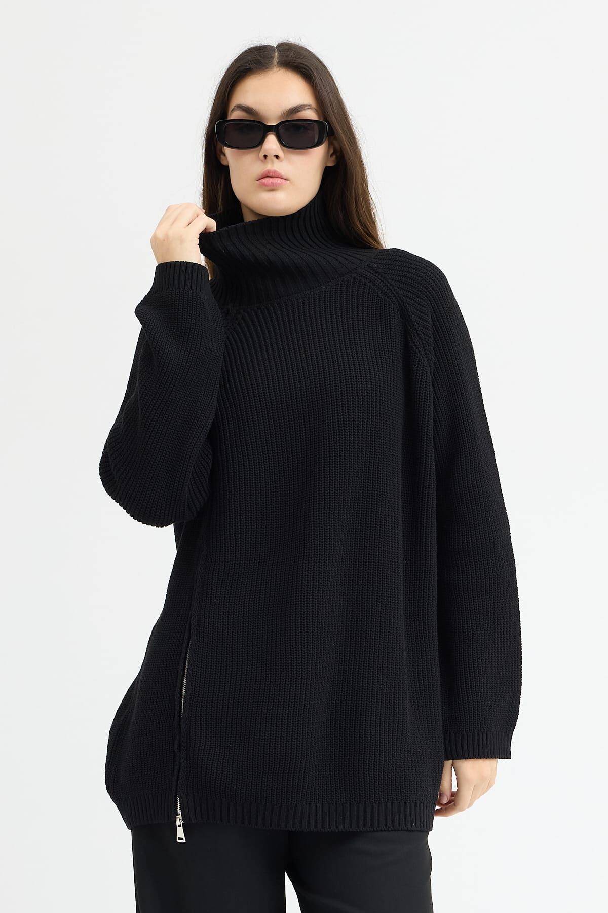 Siyah fermuarlı kazak