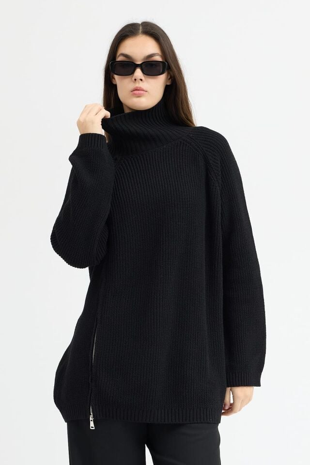 Siyah fermuarlı kazak