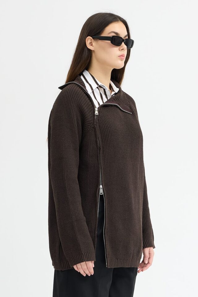 Kahve fermuarlı kazak